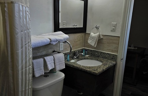Titusville Hotel | Three Oaks Motel