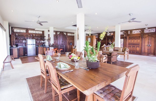 Candi Dasa Villa | Three oceanfront luxury villas with sauna and tennis court