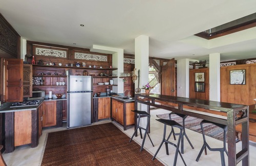 Candi Dasa Villa | Three oceanfront luxury villas with sauna and tennis court