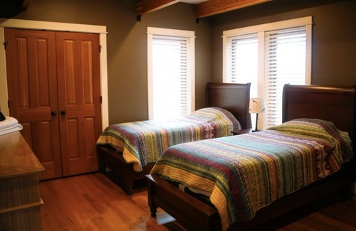 Roseland Cabin | Three Ridges Haven- Devils Backbone Brewing Company