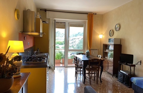 Rezza Apartment | THREE-ROOM APARTMENT La Formica Azzurra, terrace overlooking hills, yes pets, near center