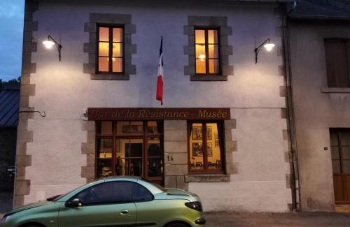 Saint-Sebastien Bed & Breakfast | Three rooms above a bar Résistance meuseum