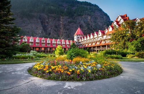Revelstoke Hotel | Three Valley Lake Chateau