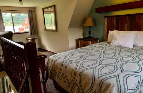 Revelstoke Hotel | Three Valley Lake Chateau