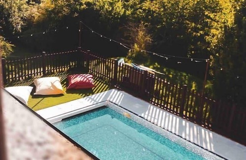 Martin House | Threeways Retreat with Heated Swimming Pool