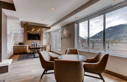 Mountain House Hotel | Thrilling Ski Experience! Four Units, Breakfast, Shuttle, Outdoor Jacuzzi!
