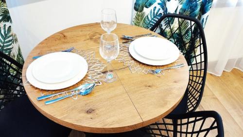 Pila Apartment | Through the Art Gallery