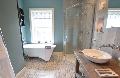 Blythburgh Cottage | THYMBLETHORPE, BLYTHVIEW, pet friendly, with pool in Southwold