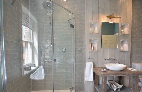 Blythburgh Cottage | THYMBLETHORPE, BLYTHVIEW, pet friendly, with pool in Southwold
