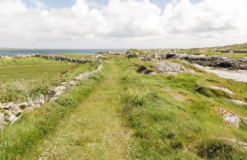 Wild Atlantic Way Cottage | TÍ TOM NÁRTA, family friendly in Lettermore, County Galway