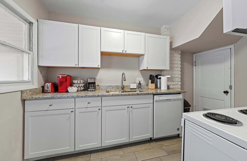 Clintonville House | Tibet Twins Suites For 12!