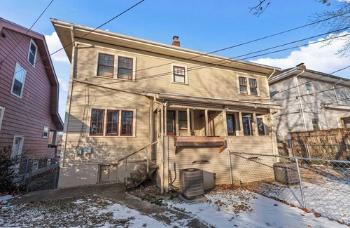 Clintonville House | Tibet Twins Suites For 12!