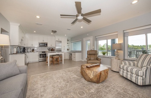 Panacea Condo | Tide Creek Bungalow, Panacea.Marina/Bay Views, 2 Balconies, Pool, No Boats