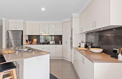 Tomakin House | Tides at Tomakin - walk to the beach