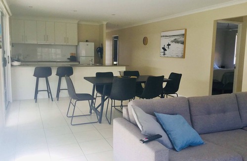 Agnes Water House | Tides Inn with Plunge Pool