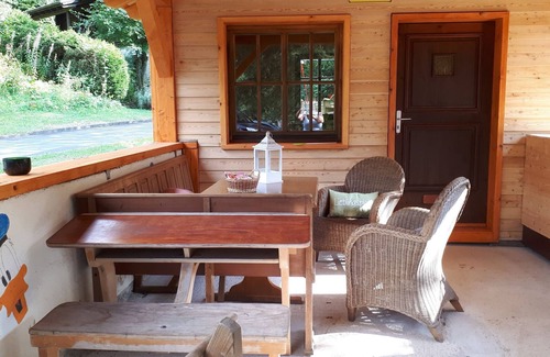 Schoenecken Apartment | Tidy furnished apartment, located in a wooded area