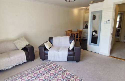 Cork Apartment | Tidy, Spacious & Quiet 2BD on Edge of Cork City