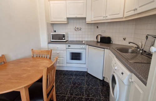 Cork Apartment | Tidy, Spacious & Quiet 2BD on Edge of Cork City