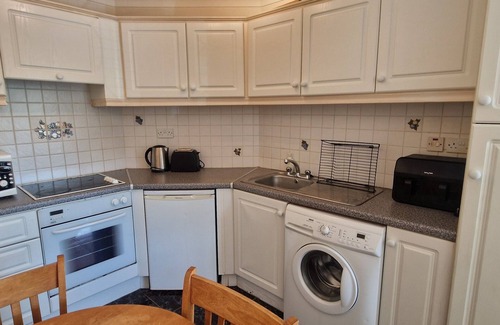 Cork Apartment | Tidy, Spacious & Quiet 2BD on Edge of Cork City