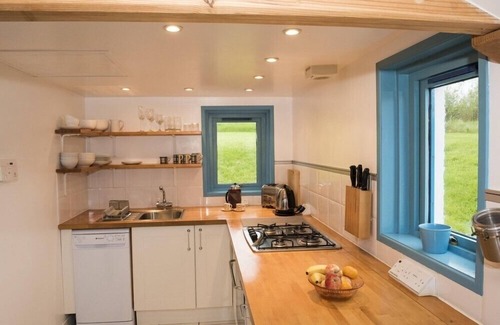 Isle of Lewis Cottage | TIGH BHISA BLACKHOUSE, romantic, with open fire in Tolsta Chaolais