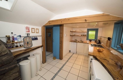 Isle of Lewis Cottage | TIGH BHISA BLACKHOUSE, romantic, with open fire in Tolsta Chaolais