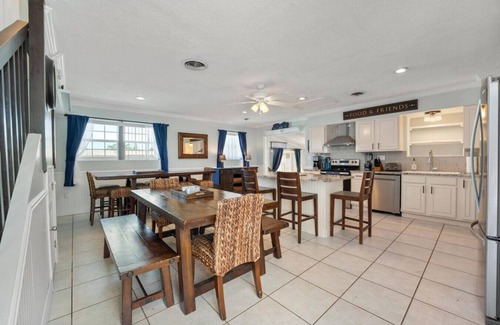 Cocoa Isles House | TIKI BLUE Beach House:Heated Pool+Hot Tub+Tiki Bar
