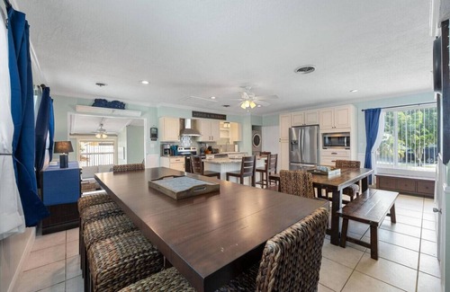 Cocoa Isles House | TIKI BLUE Beach House:Heated Pool+Hot Tub+Tiki Bar