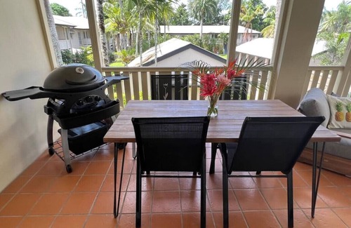 Bungalow Condo | Tiki Dreams: Charming Cairns Retreat with Pool, Balcony & Easy Access to the City Center