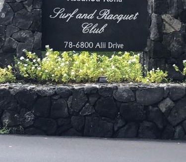 Kahaluu Bay House | Tiki Hale Lua at the Surf and Racquet Club