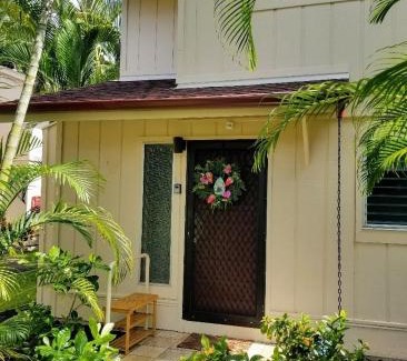 Kahaluu Bay House | Tiki Hale Lua at the Surf and Racquet Club