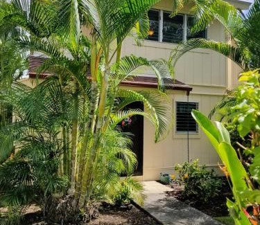 Kahaluu Bay House | Tiki Hale Lua at the Surf and Racquet Club