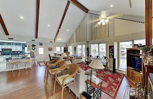 Galveston House | Tiki Hideaway