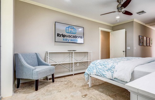 Sugarloaf Shores House | Tiki Palms - Amazing 4 Bedroom Sugarloaf Key Canal Home, Private Pool and Dockage!