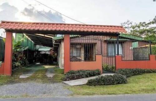 La Fortuna House | Tikita family house in La Fortuna downtown