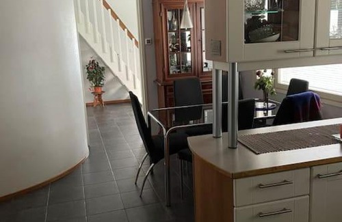 Oulu Apartment | Tilava omakotitalo rauhallisella alueella