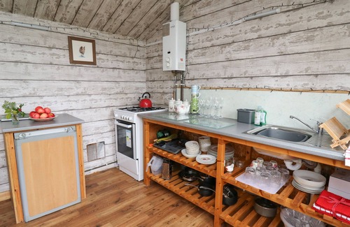 Llanfihangel Tal-y-llyn Cottage | TILLY GYPSY-STYLE CARAVAN HUT, pet friendly in Llangorse