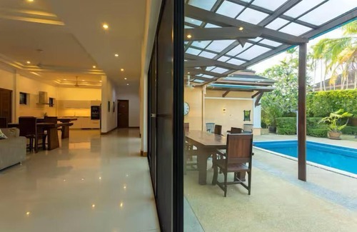 Chalong Villa | Tim buktu 4BR Jacuzzi WalkVillaMarket170