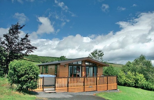 Llanfair Caereinion House | Timber clad holiday home with one double and one twin.