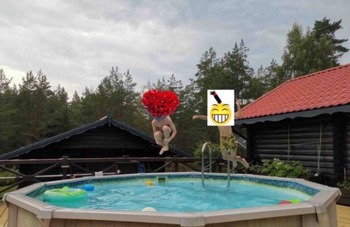 Karlstad Ski Chalet | Timber cottage 1/2 with Jacuzzi close to the Vänern