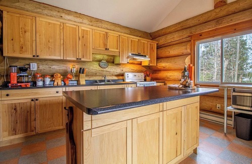 North Frontenac Cottage | Timber Wilderness Lodge