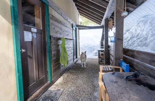 Retallack Cabin | Timberframe Off-Grid cabin in the woods