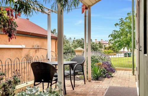 Semaphore Apartment | Time and Tide Hideaway - A Spacious Beachside Escape