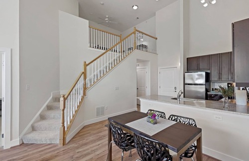 Eisenhower East Apartment | Time to Relax/Cozy Old Town LOFT