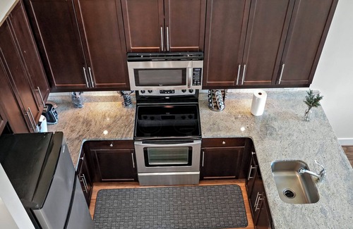 Eisenhower East Apartment | Time to Relax/Cozy Old Town LOFT