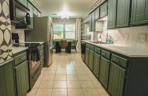 Amarillo House | Timeless 3BR Home in Cozy Puckett West Neighborhood - Near Medical District