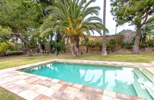 Santa Oliva Villa | Timeless Elegance near Barcelona, 14 min to beach
