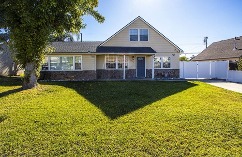 Walnut Valley House | Timeless Elegance + Prime Location