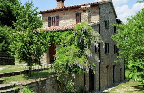 Apecchio House | Timeless Holiday Home in Apecchio with Garden