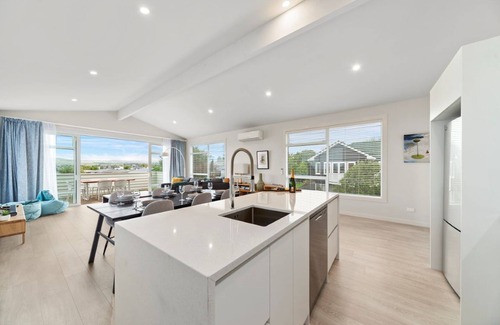 Taupo House | Timeout @ Taupo Modern Home