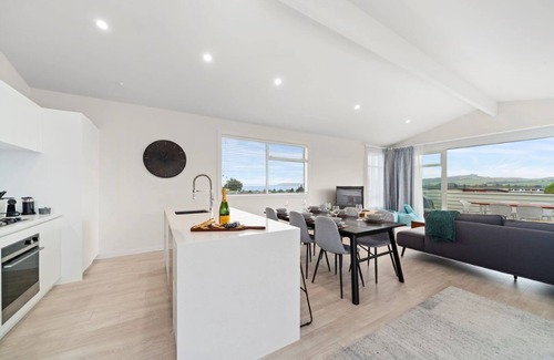 Taupo House | Timeout @ Taupo Modern Home